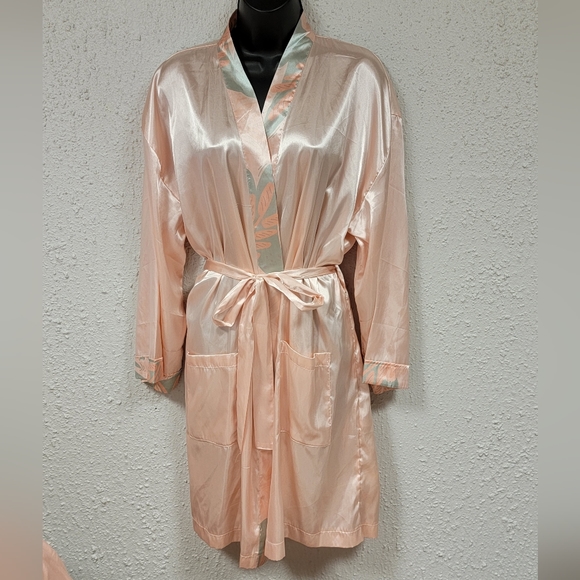 the Girlfriend Other - Women's Satiny Robe